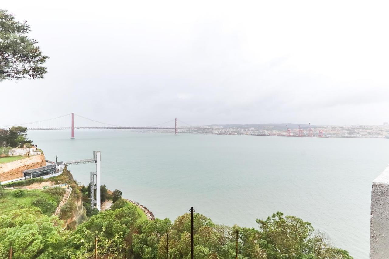 Vita Portucale ! Cacilhas River View Almada Buitenkant foto